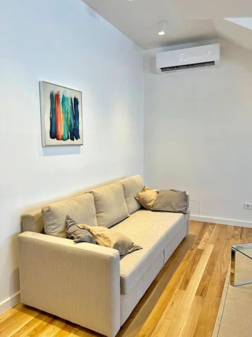 White 1 Bd Old Town Apartment By Hostlovers Kaunas Kültér fotó