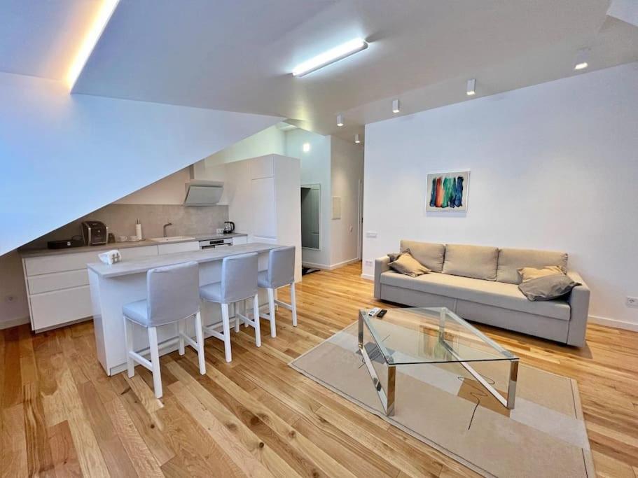 White 1 Bd Old Town Apartment By Hostlovers Kaunas Kültér fotó