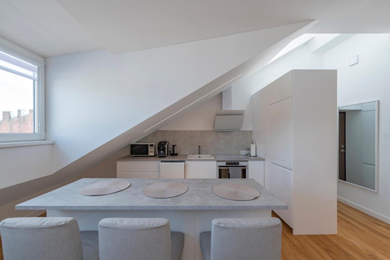 White 1 Bd Old Town Apartment By Hostlovers Kaunas Kültér fotó