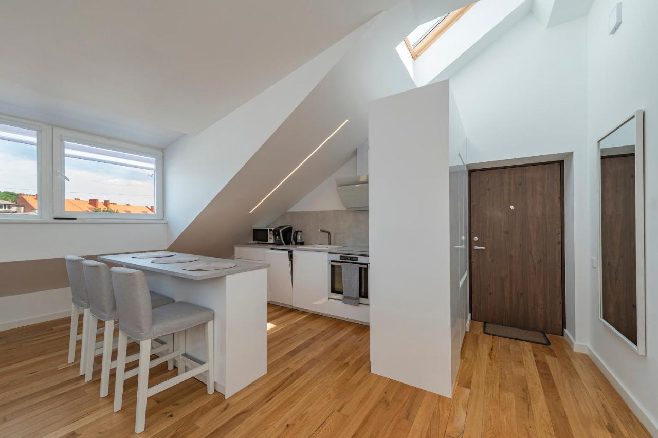 White 1 Bd Old Town Apartment By Hostlovers Kaunas Kültér fotó